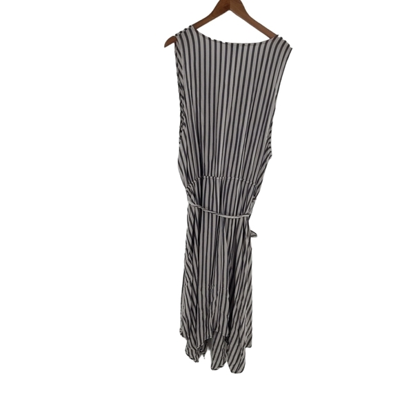 Ava & Viv Plus Size 4X Striped Wrap Dress Gray White V-Neck Hanky Hem Sleeveless - Picture 4 of 4